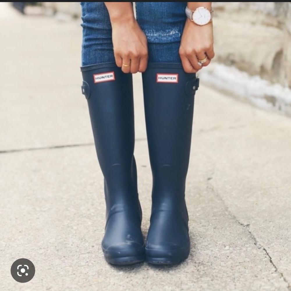 Hunter rain boots navy